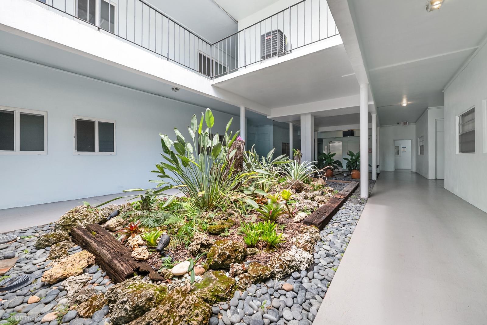 Building Photo - 2539 S Bayshore Dr