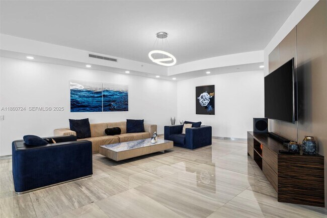 Building Photo - 18555 Collins Ave