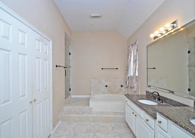 Building Photo - 523 Crestridge Dr