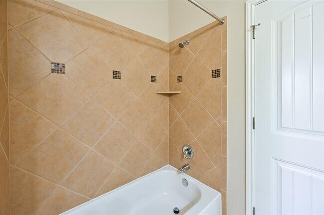 Building Photo - 100 Lake Mineral Wells Dr