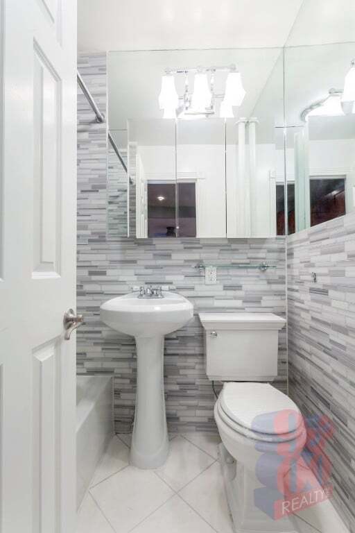 Building Photo - 380 E 10th St