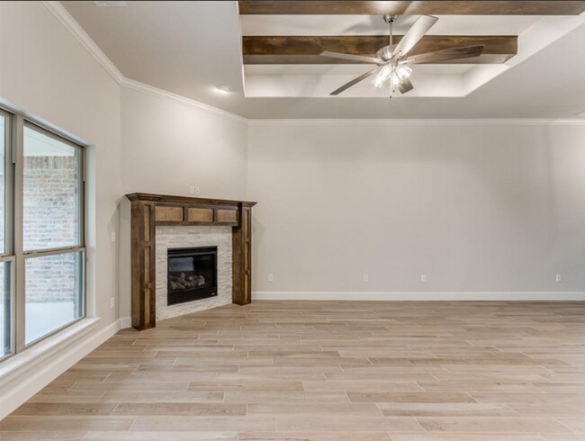 Building Photo - You Could Call This Beautiful 4-Bed, 2-Bat...