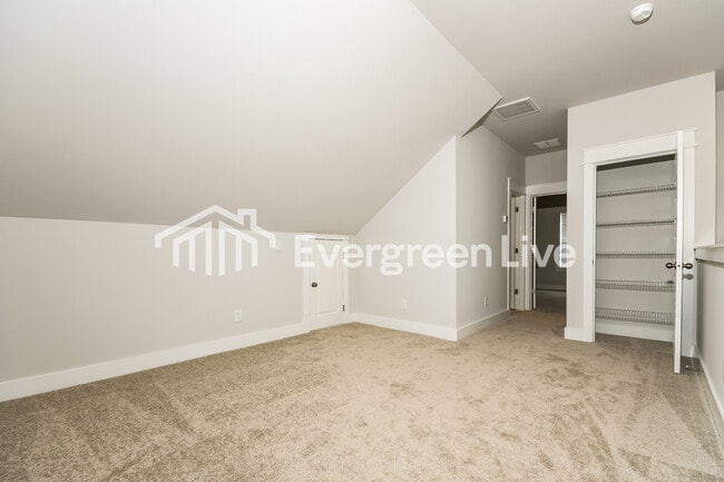 Building Photo - 132 Bloomsbury St