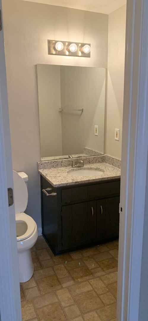 Building Photo - READY NOW! Beautiful townhome! 2 bedroom 2.5 bathroom in Snellville