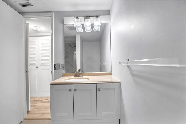 Building Photo - 2800 NE 14th Street Causeway