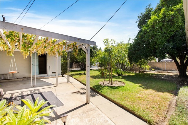 Building Photo - 556 N Sunset Ave