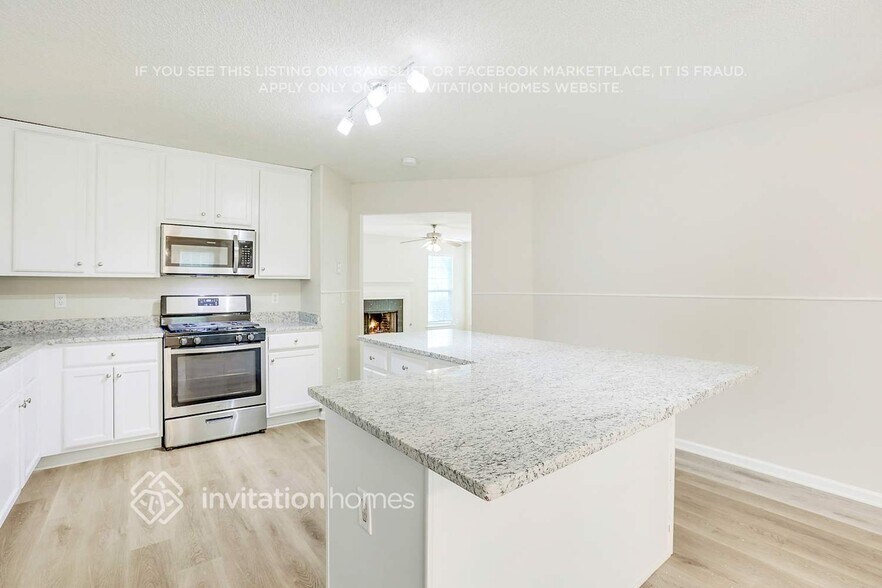 Building Photo - 4855 Larkspur Ln