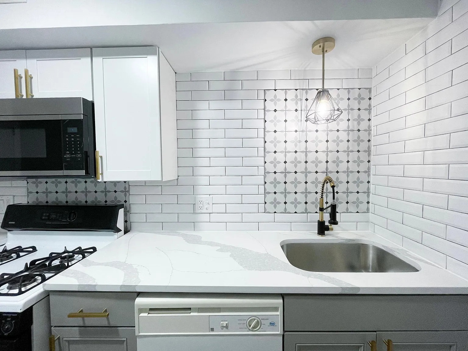 Building Photo - 5737 Hobart St