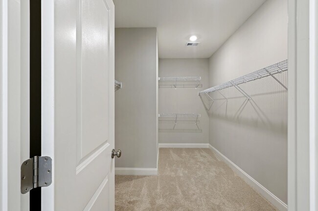 Building Photo - Spacious townhome with a wooded view! Spec...