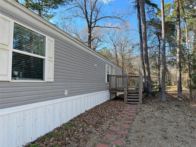 Building Photo - 400 Hidden Oaks Dr