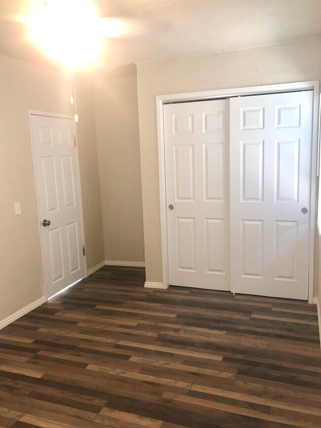 Building Photo - 1246 Oak St