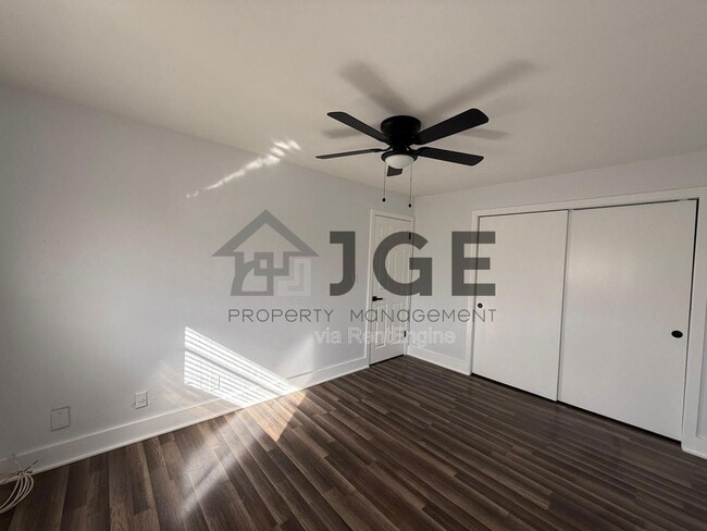 Building Photo - 810 Lake Shore Dr