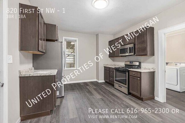 Building Photo - 820 First St NW-1