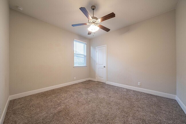 Building Photo - 830 Rench