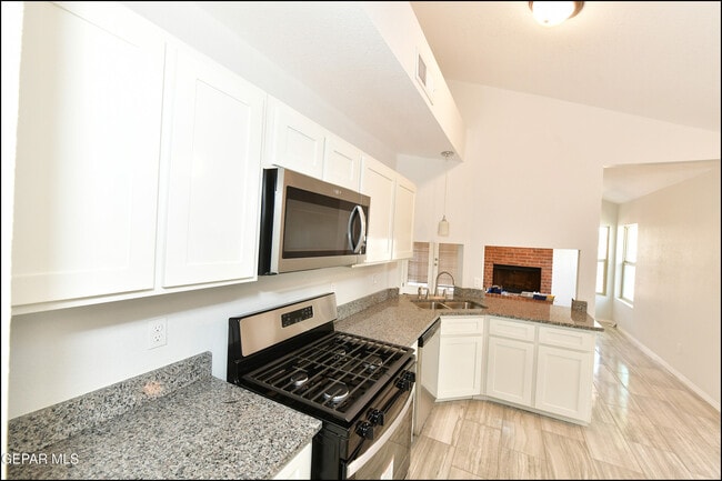 Building Photo - 4526 Monahans Dr