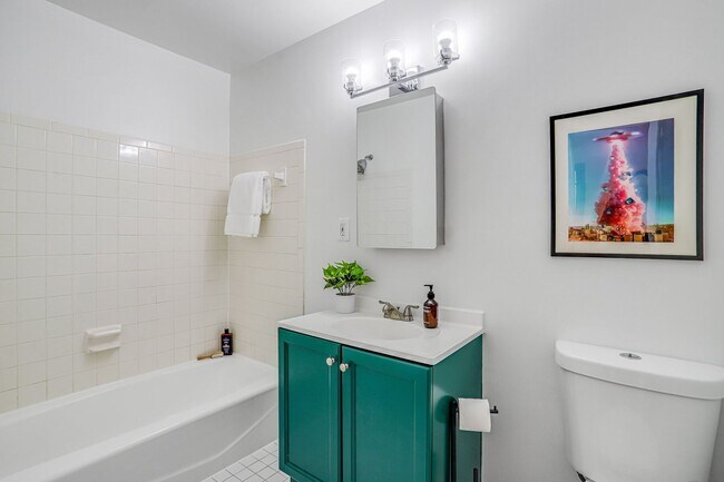 Building Photo - Mt. Pleasant Condo | 2 Bed | 2 Bath | 1,250 Sf