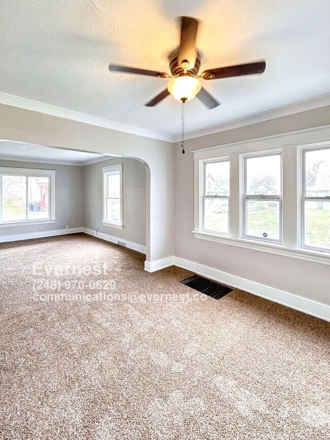 Building Photo - Charming 3-Bedroom Home with Basement and ...