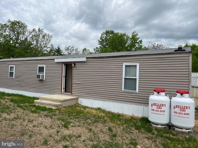 Building Photo - 122 Dugan Ct
