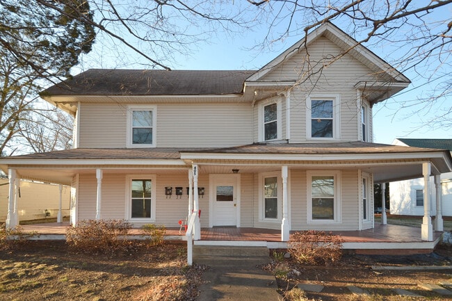 Primary Photo - Downtown China Grove -Maint St- 1 bedroom ...