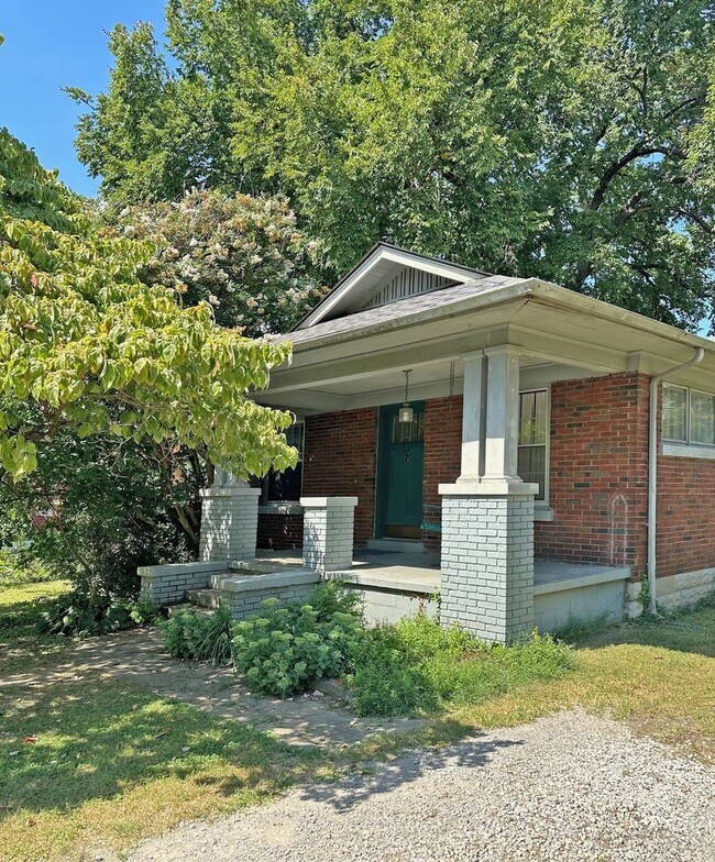 Building Photo - Beautiful, Historic House! Hardwood Floors, Full Basement, Detached Garage; W/D, Pets Ok!