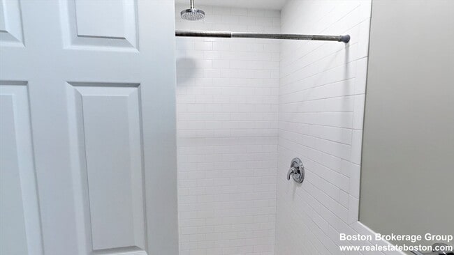 Building Photo - 4 Weld Ave