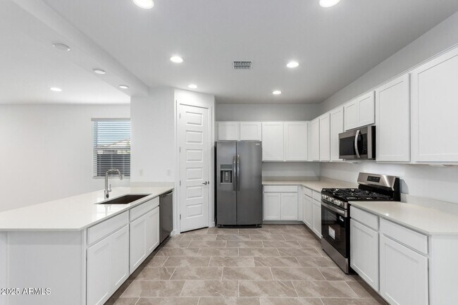 Building Photo - 3113 S 156th Ave