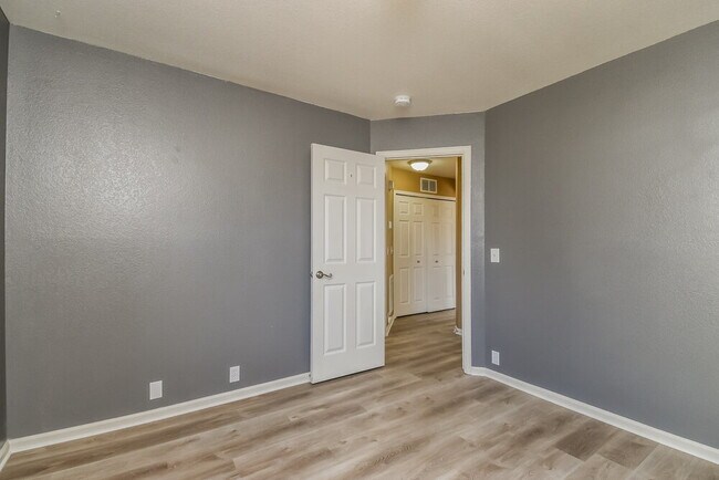 Building Photo - 7367 Glenburn Dr