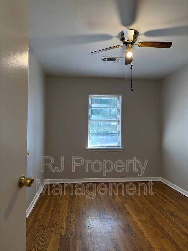 Building Photo - 3008 Sienna Rd