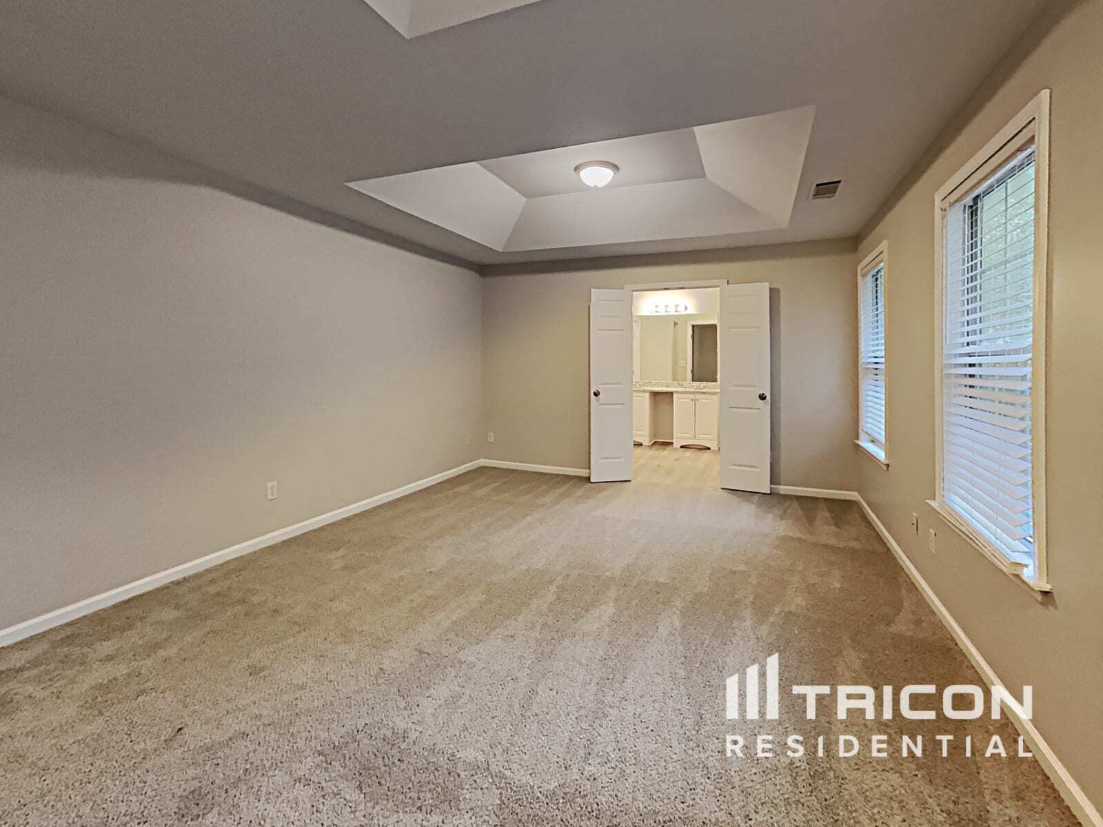 Building Photo - 2752 Lakeside Dr SW