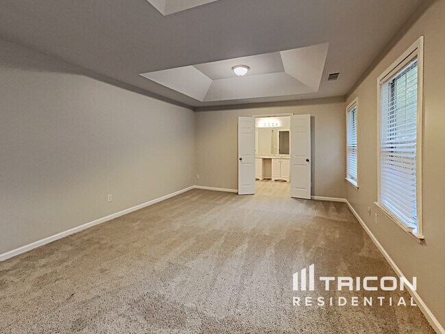 Building Photo - 2752 Lakeside Dr SW