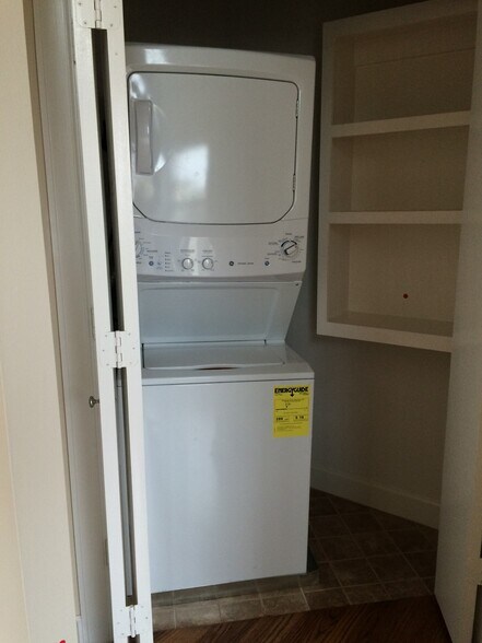 Washer/Dryer (Upstairs) - 3709 Main Plaza Dr
