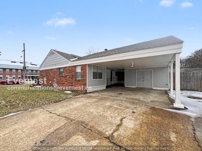 Building Photo - Limited Time Special Offer! / 4 Bed, 2 Bath Home with Carport / Pet-Friendly / Available Now!