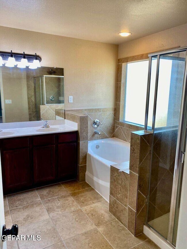 Building Photo - 12331 Sombra Grande Dr