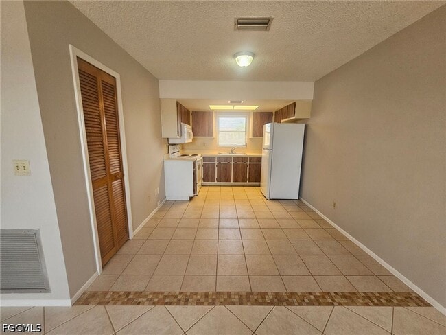 Building Photo - 1221 SE 46th Ln