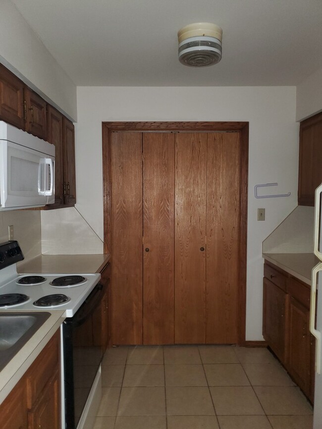 Building Photo - 5403 Palm Valley Dr N