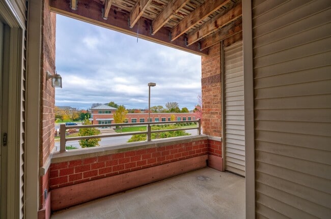 Building Photo - 301 Harbour Town Dr