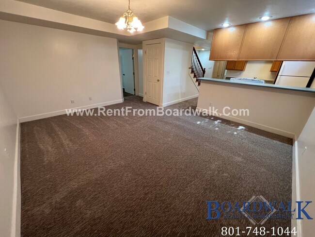 Building Photo - 2247 E Lambourne Ave