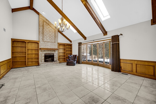 Building Photo - 8S241 Dunham Dr