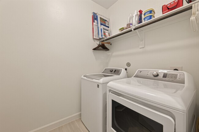 Building Photo - 1027 Gross St