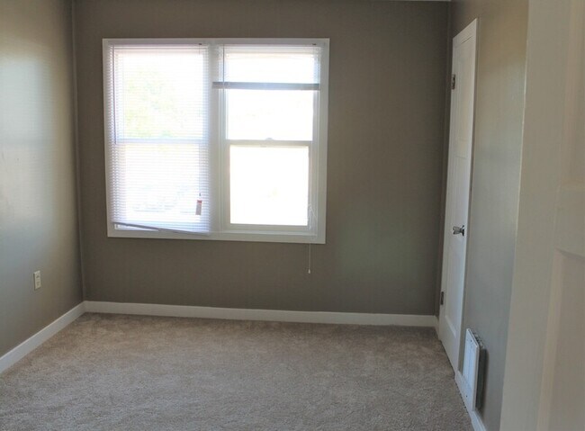 Building Photo - 209 Benham St