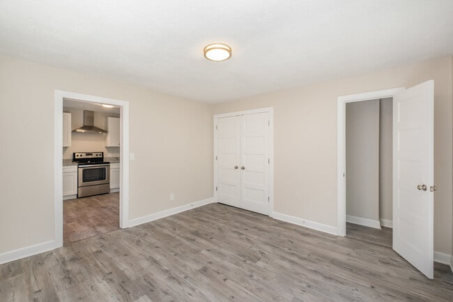 Building Photo - 417 W Coffee St