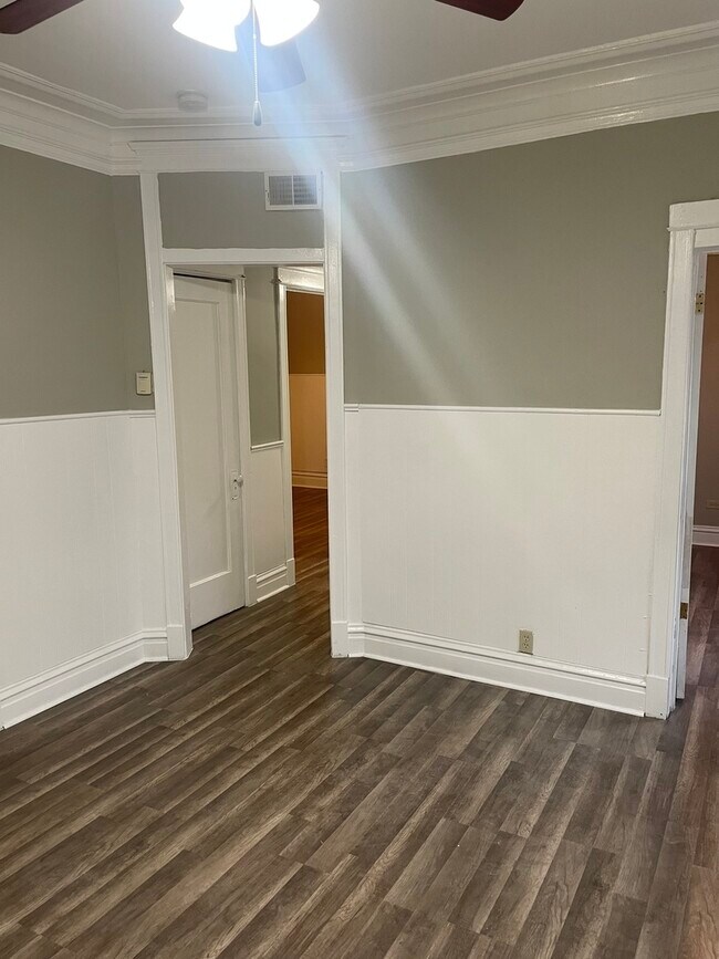 Building Photo - 451 E 111th St