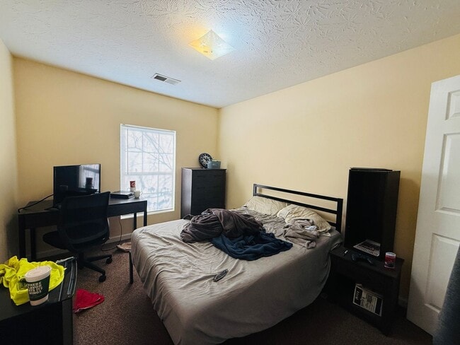 Building Photo - 424 Woodland Ave