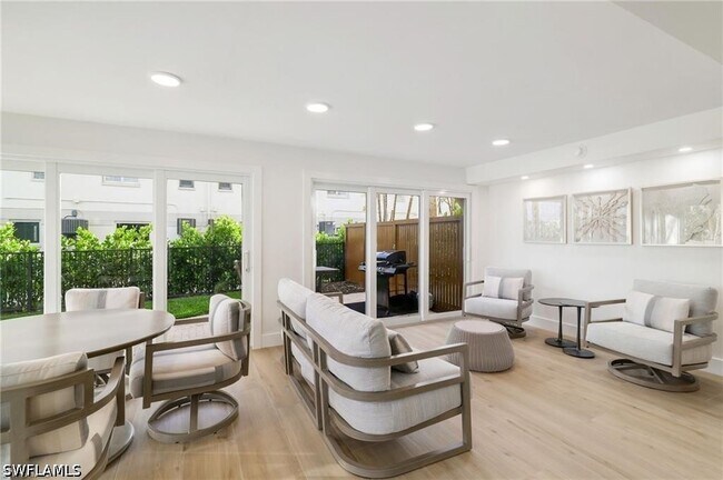 Building Photo - 9486 Gulf Shore Dr