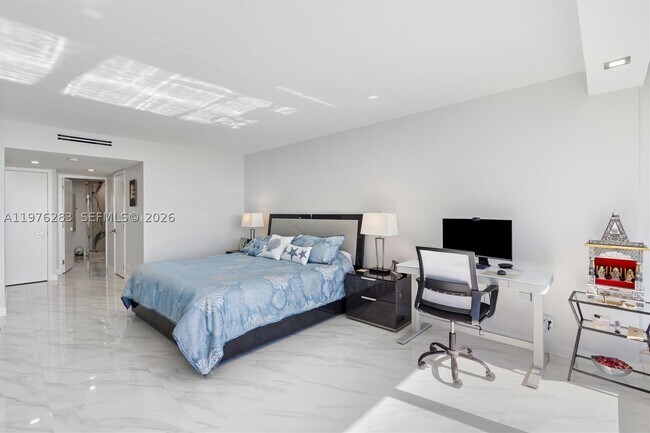Building Photo - 2100 S Ocean Dr