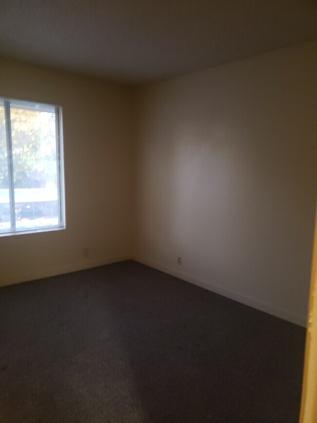 BedR 3 - 4260 Clayton Rd