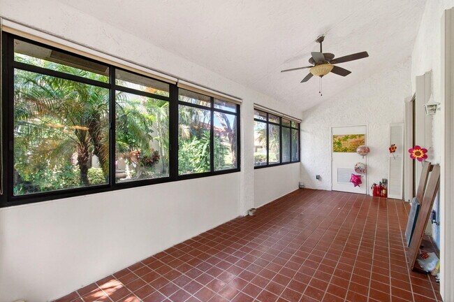 Building Photo - 7865 La Mirada Dr