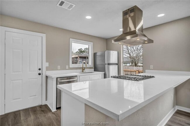 Building Photo - 1103 Phoenix St