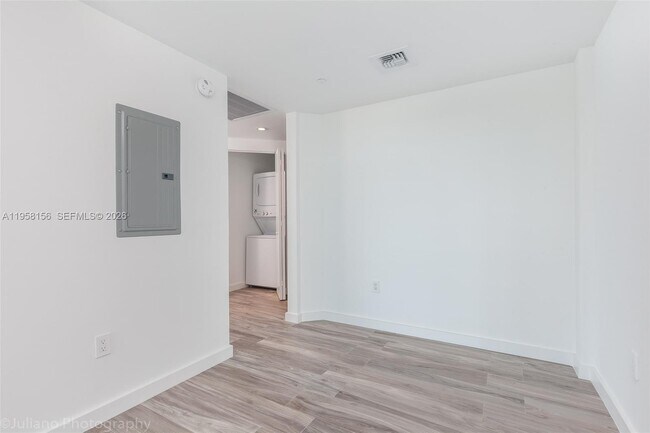 Building Photo - 1300 S Miami Ave