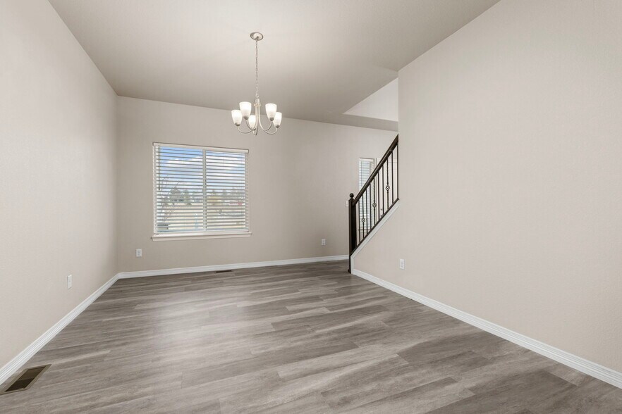 Building Photo - 1661 Northcroft Dr